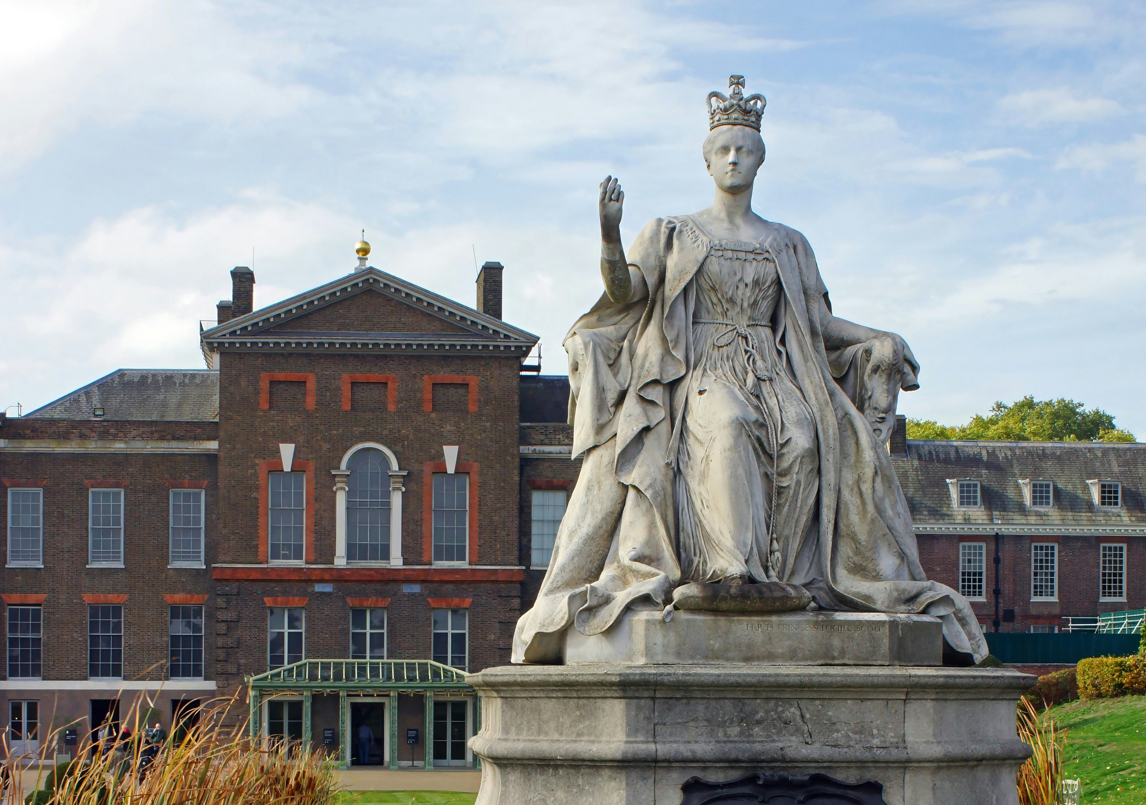 Guida Completa a Kensington Palace a Londra: Storia, Attrazioni e Consigli Utili